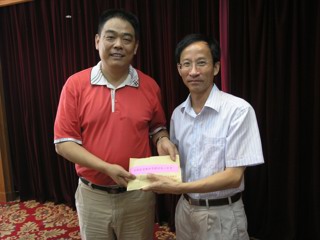 20080909锡山东亭镇领导看望bet365手机版下载教师