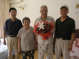 20080911学校领导看望离休干部孙默军