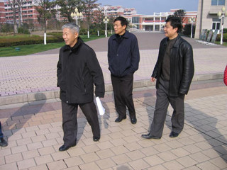2007“无锡市十佳园林式单位”考评小组莅临bet365手机版下载指导