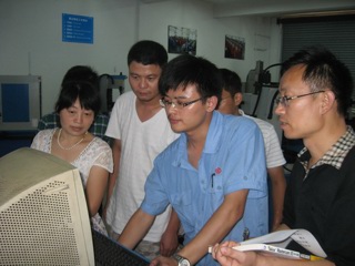 20120823bet365手机版下载技术老师赴上海参加数控技术培训